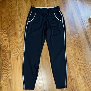 Gymshark athletic jogger with white piping